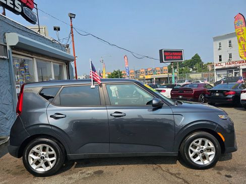 Used 2020 Kia Soul S image 3