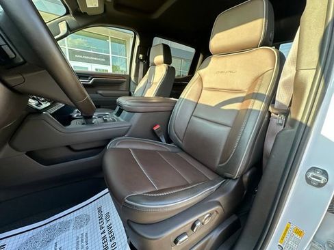 Used 2024 GMC Sierra 1500 Denali w/ Technology Package AWD/4WD image 11