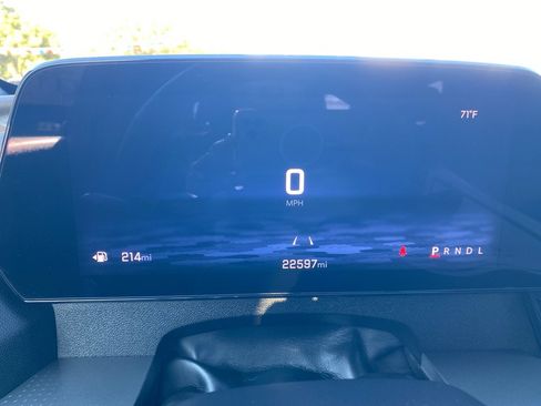 Used 2025 Chevrolet Traverse LT image 2