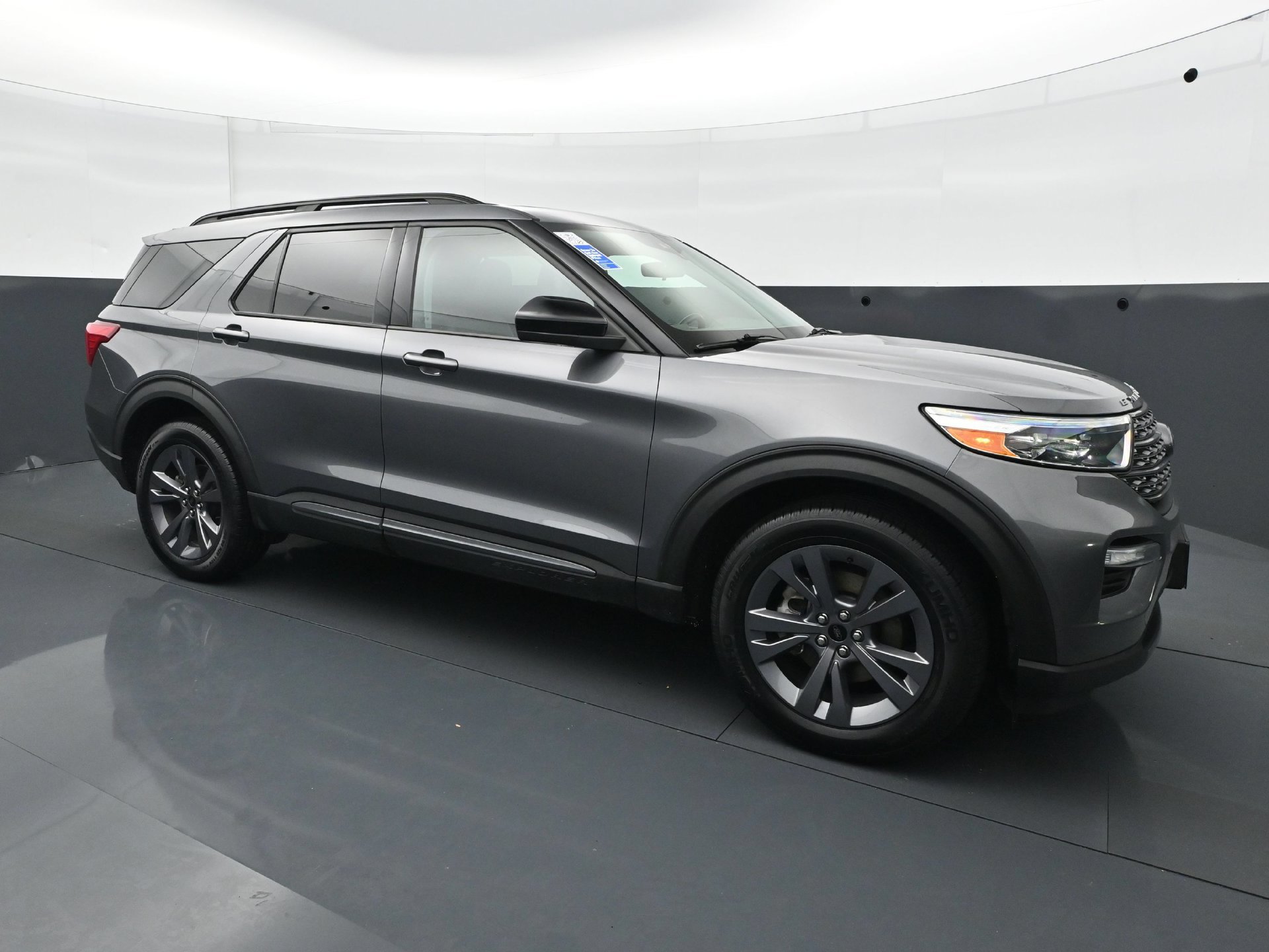 Used 2022 Ford Explorer XLT w/ Equipment Group 202A AWD/4WD image 9