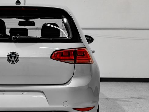 Used 2017 Volkswagen GTI SE FWD image 58