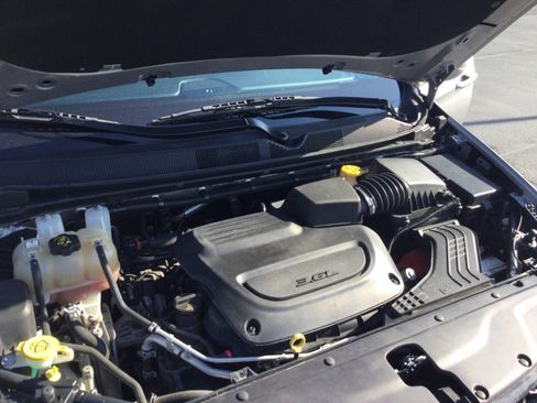 Used 2021 Chrysler Pacifica Touring-L image 24