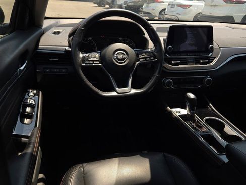 Used 2023 Nissan Altima 2.5 SR FWD image 17