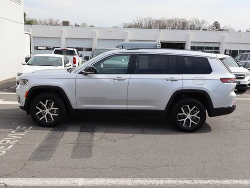 Used 2023 Jeep Grand Cherokee L Limited image 7