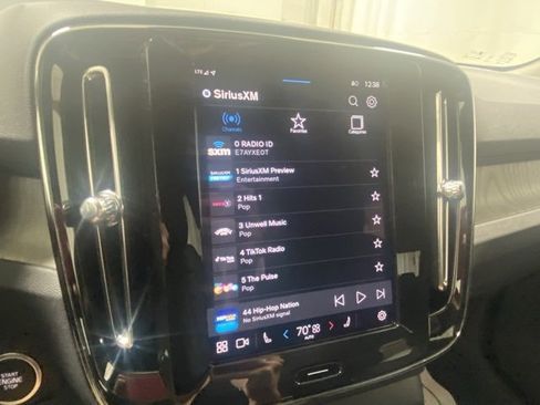 Certified 2025 Volvo XC40 B5 Plus image 21