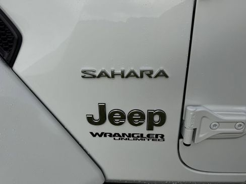 Used 2021 Jeep Wrangler Unlimited Sahara AWD/4WD image 13