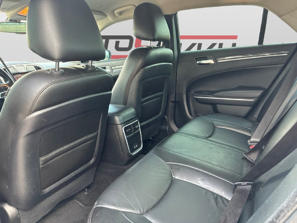 Used 2022 Chrysler 300 Touring L AWD/4WD image 16