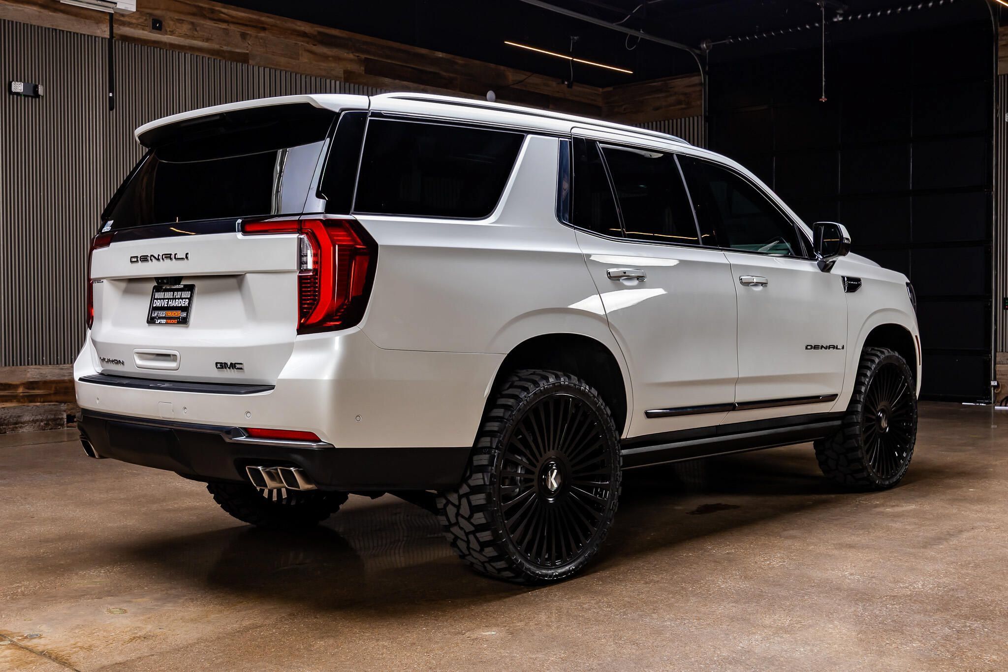 Used 2025 GMC Yukon Denali Ultimate w/ LPO, Floor Liner Package AWD/4WD image 10