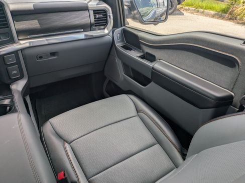 Used 2025 Ford F150 Lariat AWD/4WD image 17