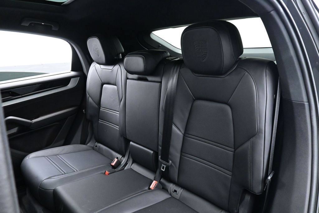 Certified 2025 Porsche Cayenne E-Hybrid Coupe AWD/4WD image 24