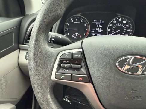 Used 2018 Hyundai Elantra SE image 15