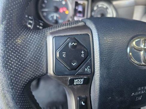 Used 2018 Toyota Tacoma SR5 AWD/4WD image 28