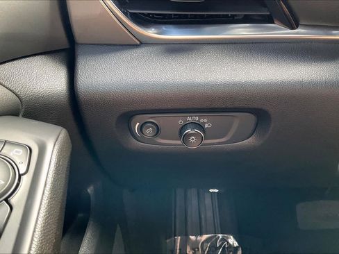 Used 2023 Chevrolet Traverse LT FWD image 33