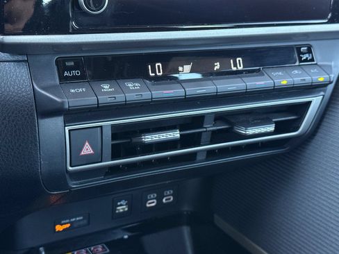 Used 2025 Toyota Camry SE FWD image 18
