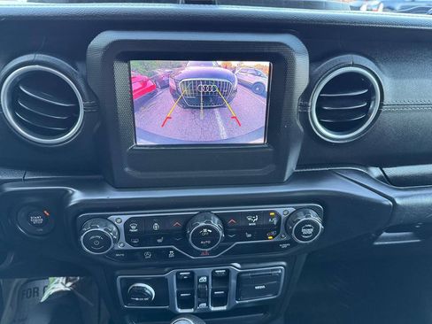 Used 2018 Jeep Wrangler Unlimited Sahara w/ LED Lighting Group AWD/4WD image 26