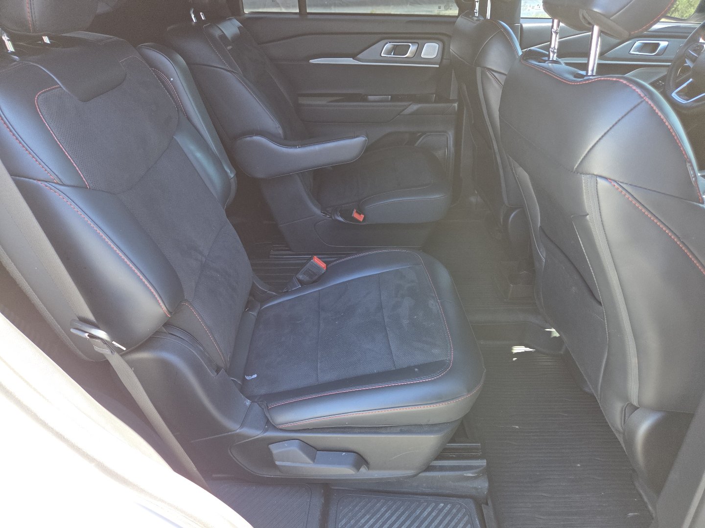 Used 2025 Ford Explorer ST w/ Sun And Sound Package RWD image 26