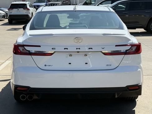 Used 2025 Toyota Camry SE FWD image 5