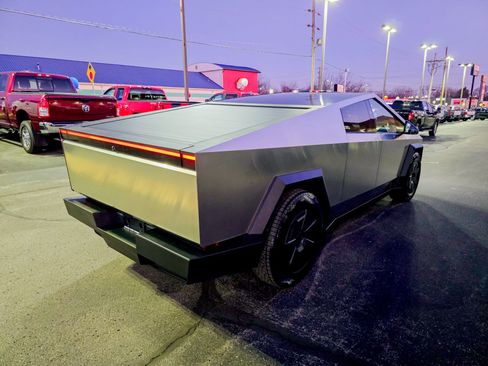 Used 2025 Tesla Cybertruck AWD Crew Cab image 21