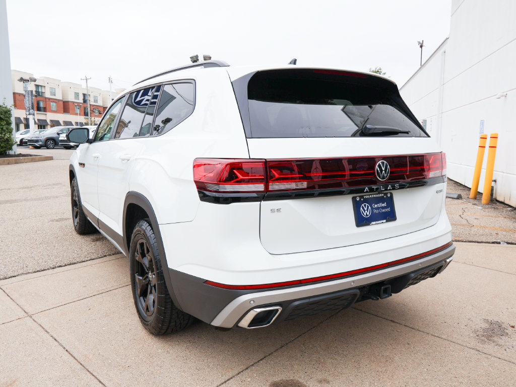 Used 2025 Volkswagen Atlas Peak Edition SE AWD/4WD image 3