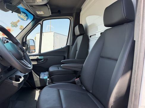 Used 2023 Mercedes-Benz Sprinter 3500 image 9