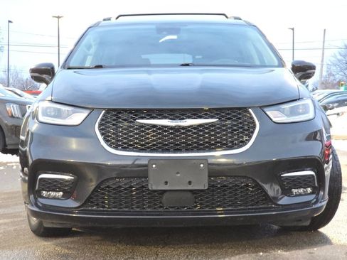 Used 2022 Chrysler Pacifica Touring-L image 13