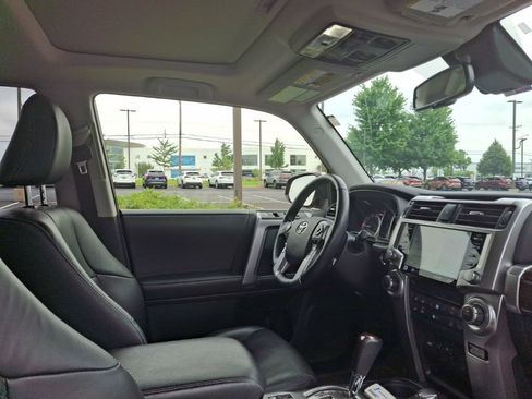 Used 2023 Toyota 4Runner Limited AWD/4WD image 6