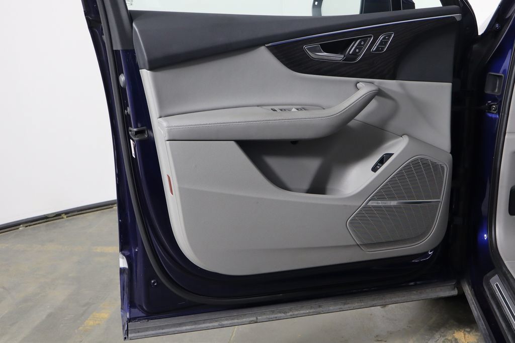 Used 2021 Audi Q7 3.0T Prestige AWD/4WD image 19