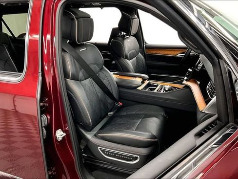 Used 2025 Jeep Grand Wagoneer L Series III w/ Rear-Seat Entertainment Group AWD/4WD image 8