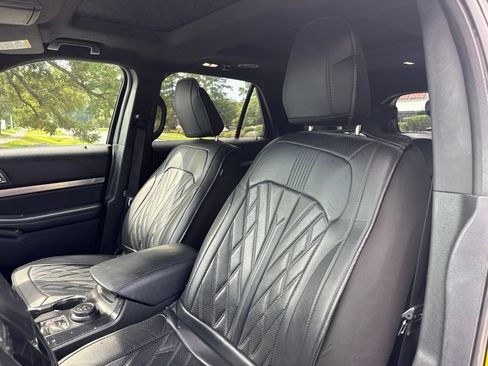 Used 2019 Ford Explorer XLT w/ Equipment Group 202A AWD/4WD image 12