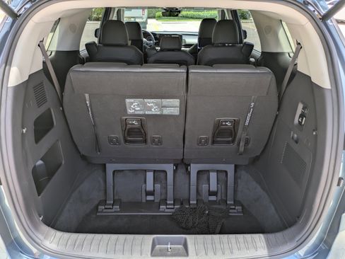 Used 2022 Kia Carnival SX FWD image 11