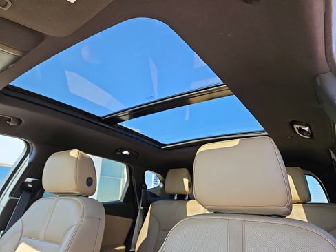 Used 2019 Chevrolet Blazer Premier w/ Sun and Wheels Package image 12