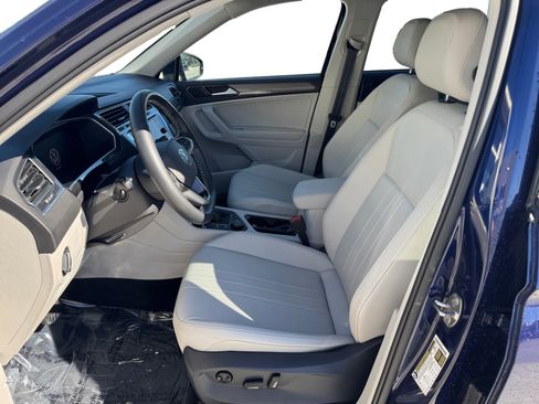 Certified 2022 Volkswagen Tiguan SE image 2