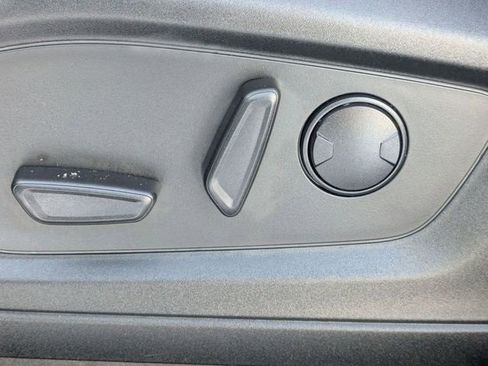 Used 2021 Ford Explorer XLT w/ Equipment Group 202A image 18