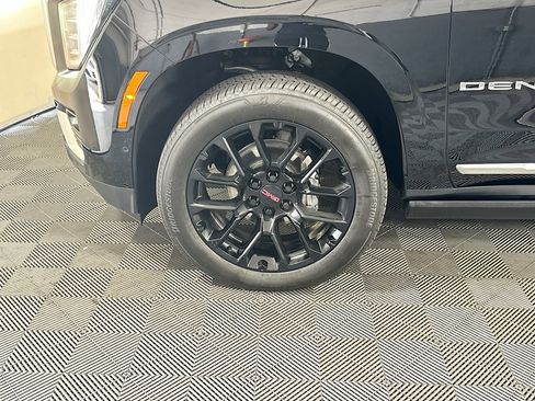 Used 2026 GMC Yukon Denali w/ Sun & Power Step Package AWD/4WD image 11