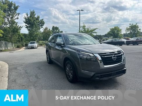 Used 2025 Nissan Pathfinder SV FWD image 3