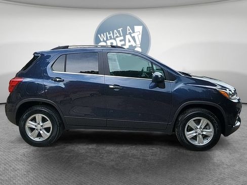 Used 2019 Chevrolet Trax LT w/ LT Convenience Package AWD/4WD image 2