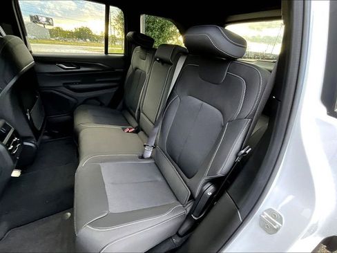 New 2025 Jeep Grand Cherokee Laredo w/ Luxury Tech Group I image 10