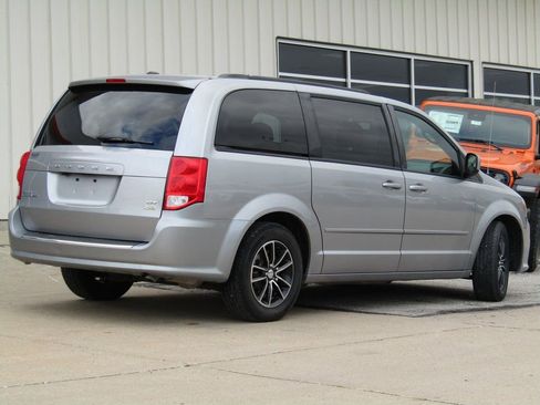 Used 2017 Dodge Grand Caravan GT image 3