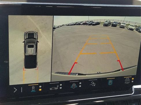 Used 2023 Chevrolet Silverado 1500 ZR2 w/ Technology Package AWD/4WD image 27