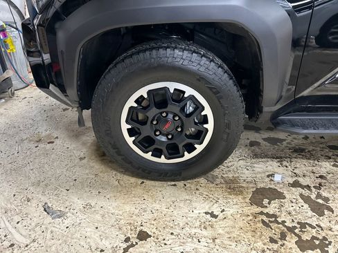 Certified 2025 Toyota 4Runner TRD Off-Road Premium image 10