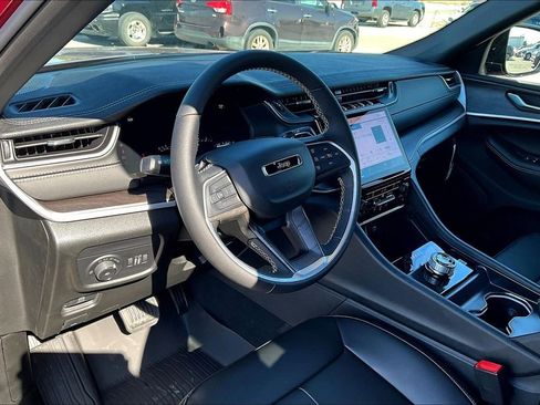 New 2025 Jeep Grand Cherokee Limited w/ Black Appearance Package image 28