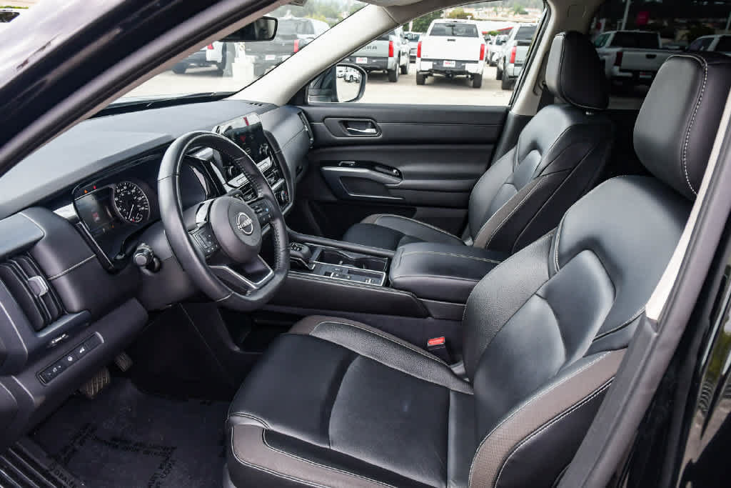 Used 2023 Nissan Pathfinder SL w/ Cargo Package FWD image 18