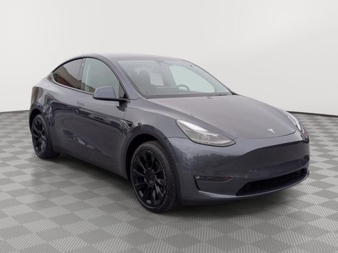 Used 2022 Tesla Model Y Long Range AWD/4WD image 7