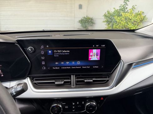 Used 2025 Chevrolet Trax LT image 20