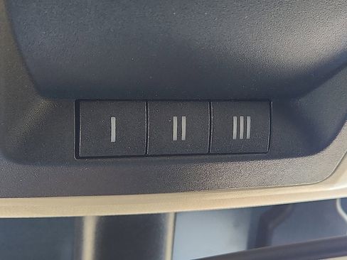 Used 2019 RAM 1500 Classic SLT w/ Luxury Group image 9