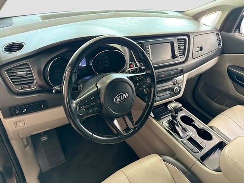 Used 2021 Kia Sedona EX image 10