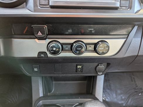 Used 2017 Toyota Tacoma SR image 17