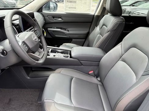 New 2026 Nissan Pathfinder SL w/ SL Premium Package AWD/4WD image 4