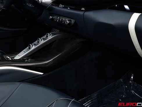 Used 2021 Ferrari 812 GTS image 40