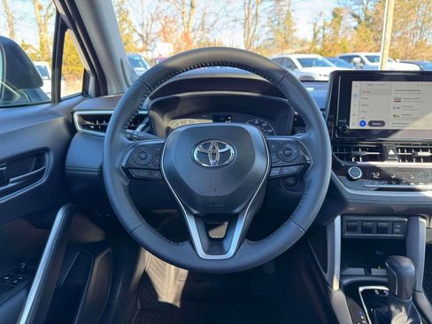 Used 2024 Toyota Corolla Cross LE w/ Moonroof Package image 19